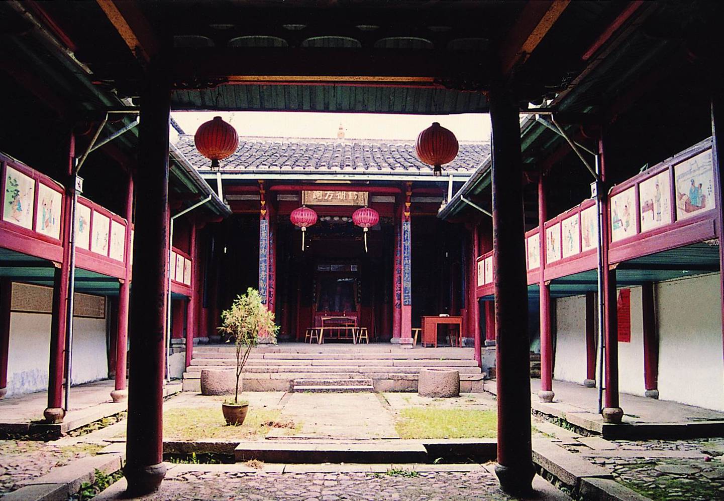½2.jpg